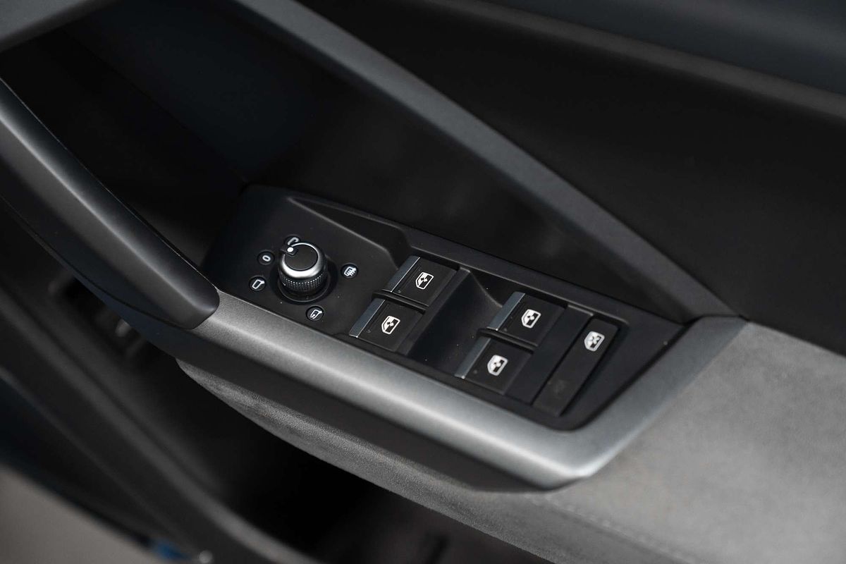 2021 Audi Q3 40 TFSI S line F3