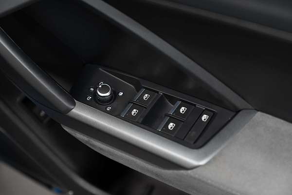 2021 Audi Q3 40 TFSI S line F3