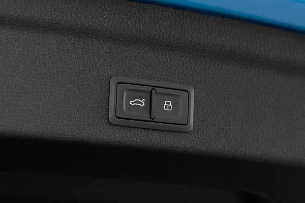 2021 Audi Q3 40 TFSI S line F3