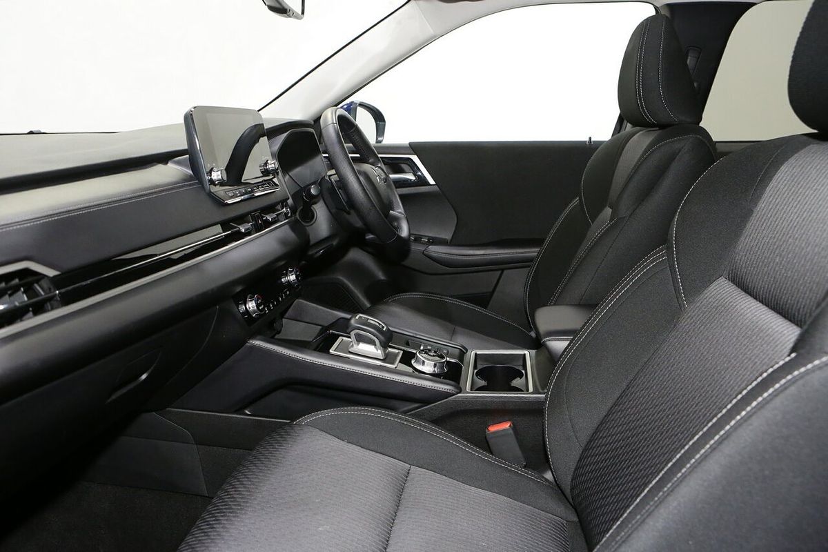 2025 Mitsubishi Outlander LS ZM