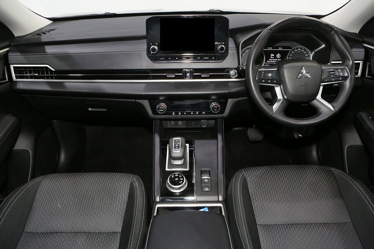 2025 Mitsubishi Outlander LS ZM