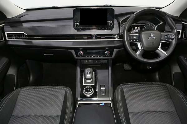 2025 Mitsubishi Outlander LS ZM