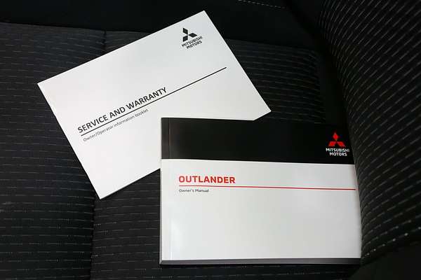 2025 Mitsubishi Outlander LS ZM