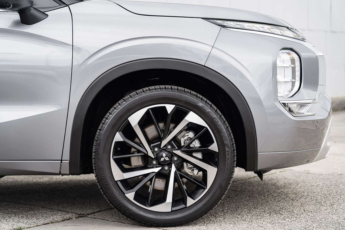 2023 Mitsubishi Outlander Exceed Tourer ZM