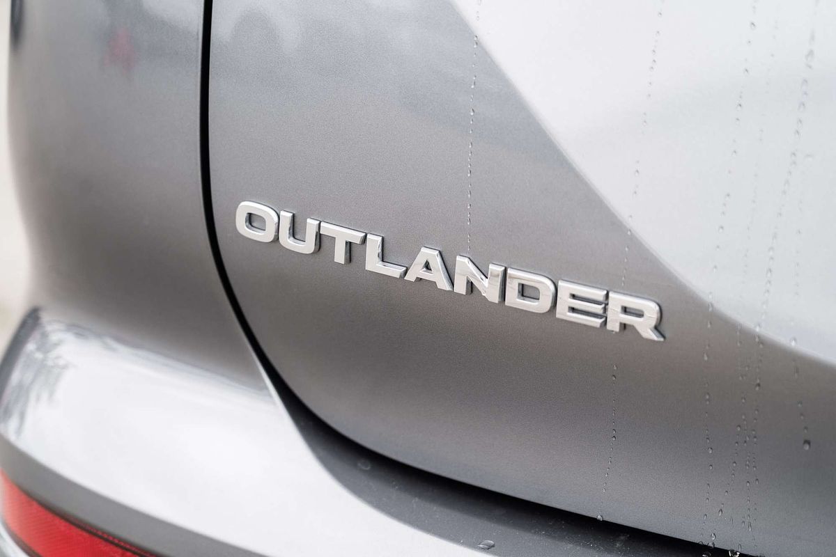 2023 Mitsubishi Outlander Exceed Tourer ZM