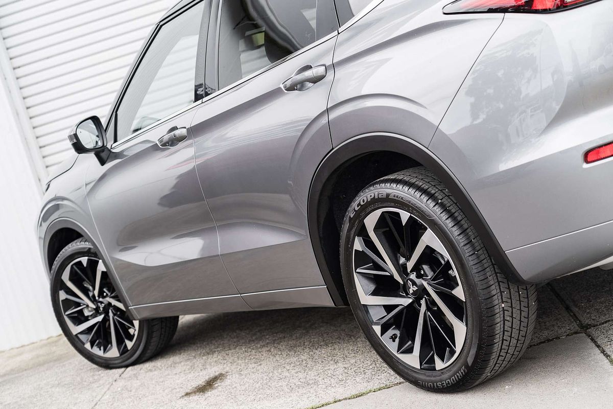 2023 Mitsubishi Outlander Exceed Tourer ZM