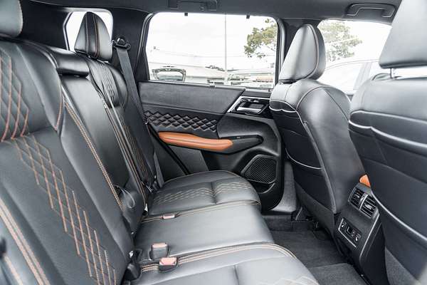 2023 Mitsubishi Outlander Exceed Tourer ZM