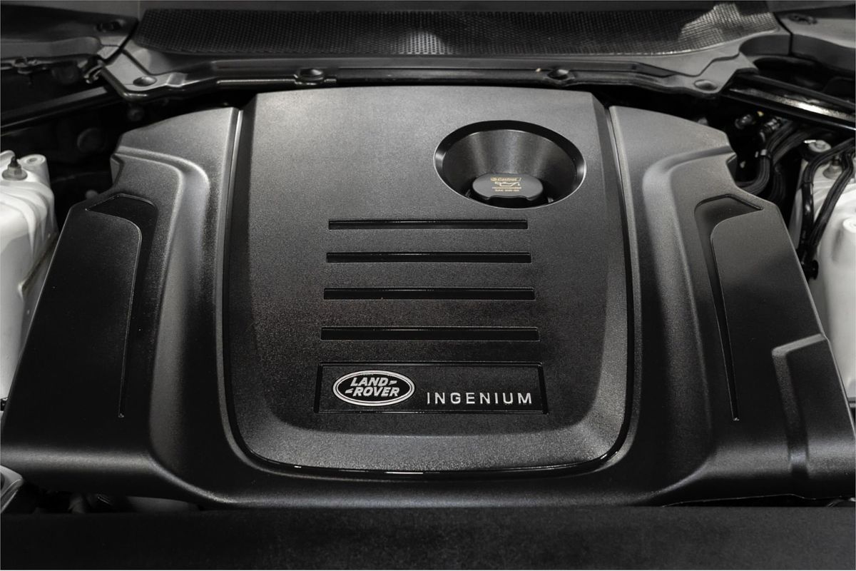 2017 Land Rover Discovery SD4 SE Series 5