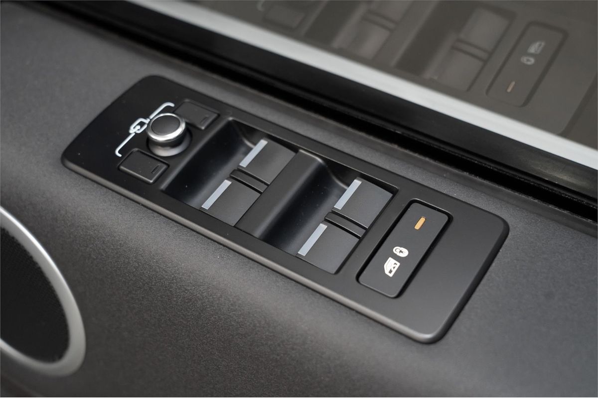 2017 Land Rover Discovery SD4 SE Series 5