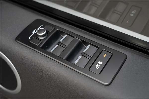 2017 Land Rover Discovery SD4 SE Series 5