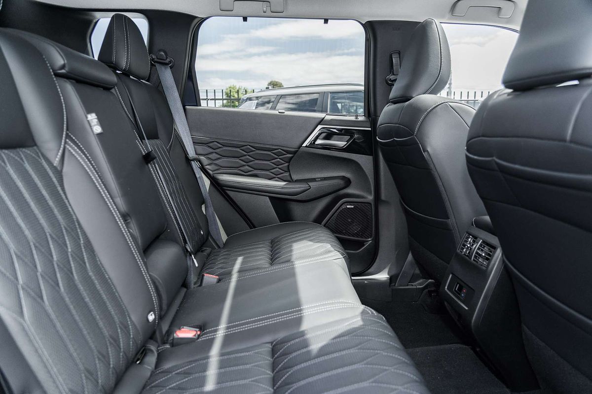 2025 Mitsubishi Outlander Exceed ZM