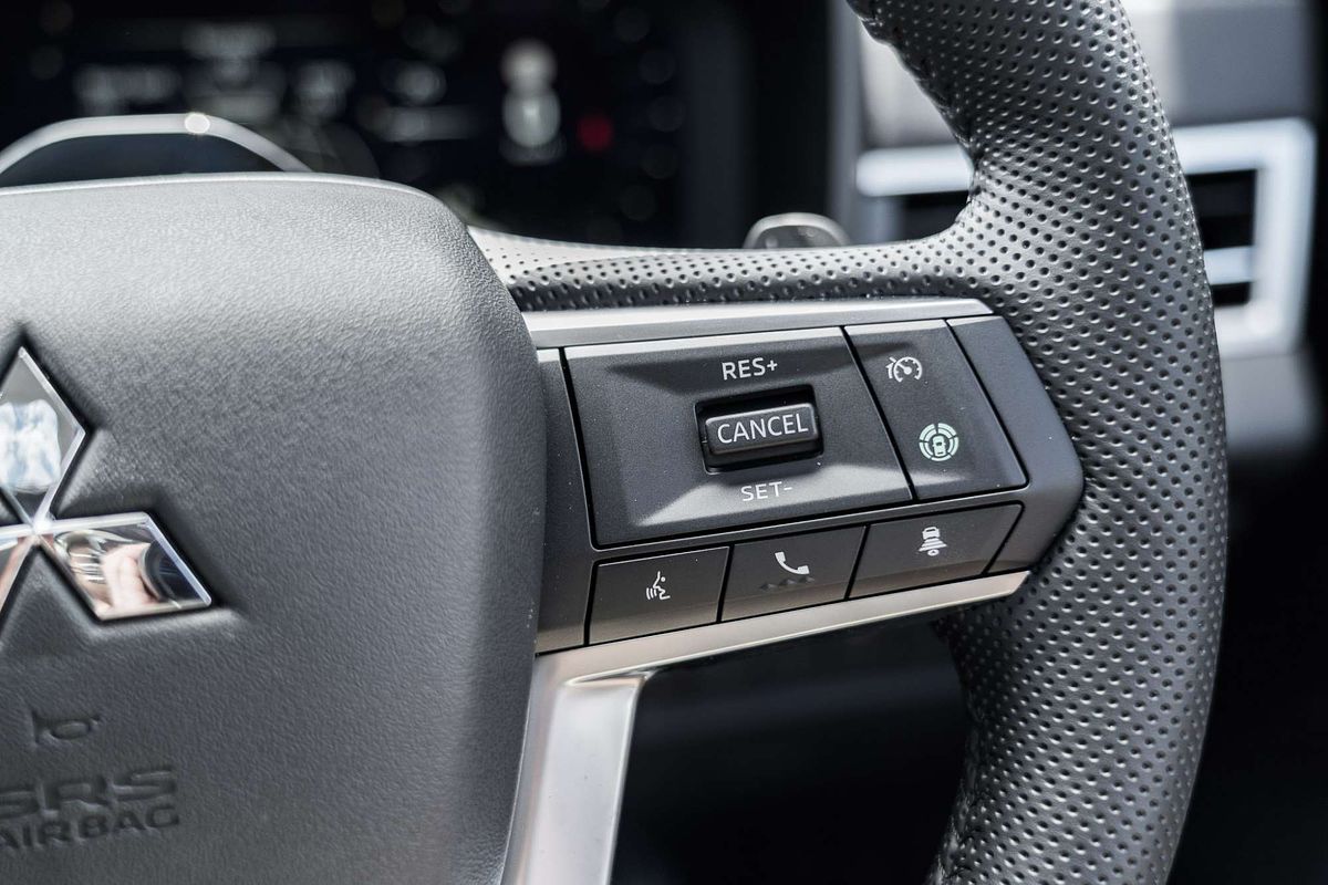 2025 Mitsubishi Outlander Exceed ZM