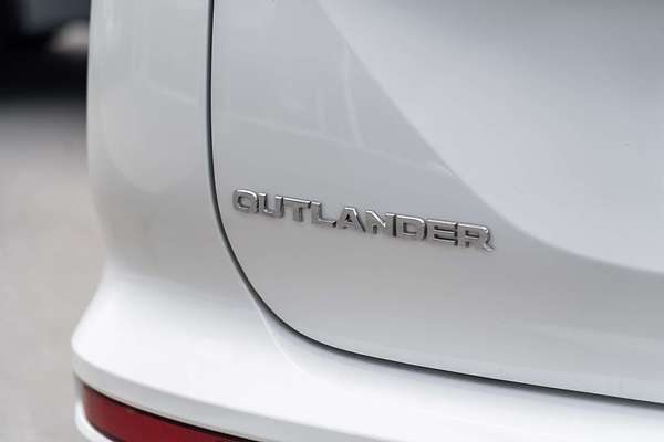 2025 Mitsubishi Outlander ES ZM