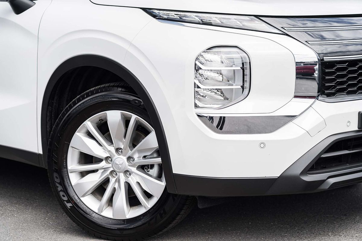 2025 Mitsubishi Outlander ES ZM