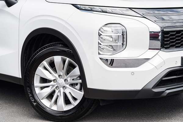 2025 Mitsubishi Outlander ES ZM