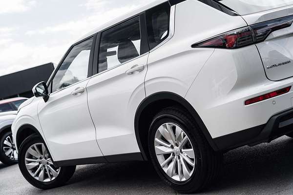 2025 Mitsubishi Outlander ES ZM