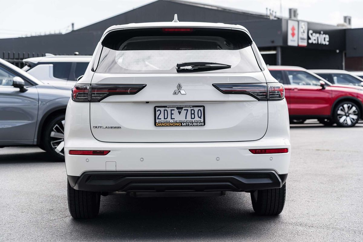 2025 Mitsubishi Outlander ES ZM