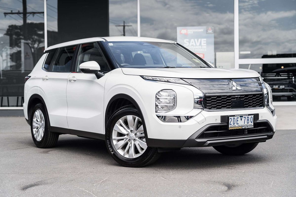 2025 Mitsubishi Outlander ES ZM