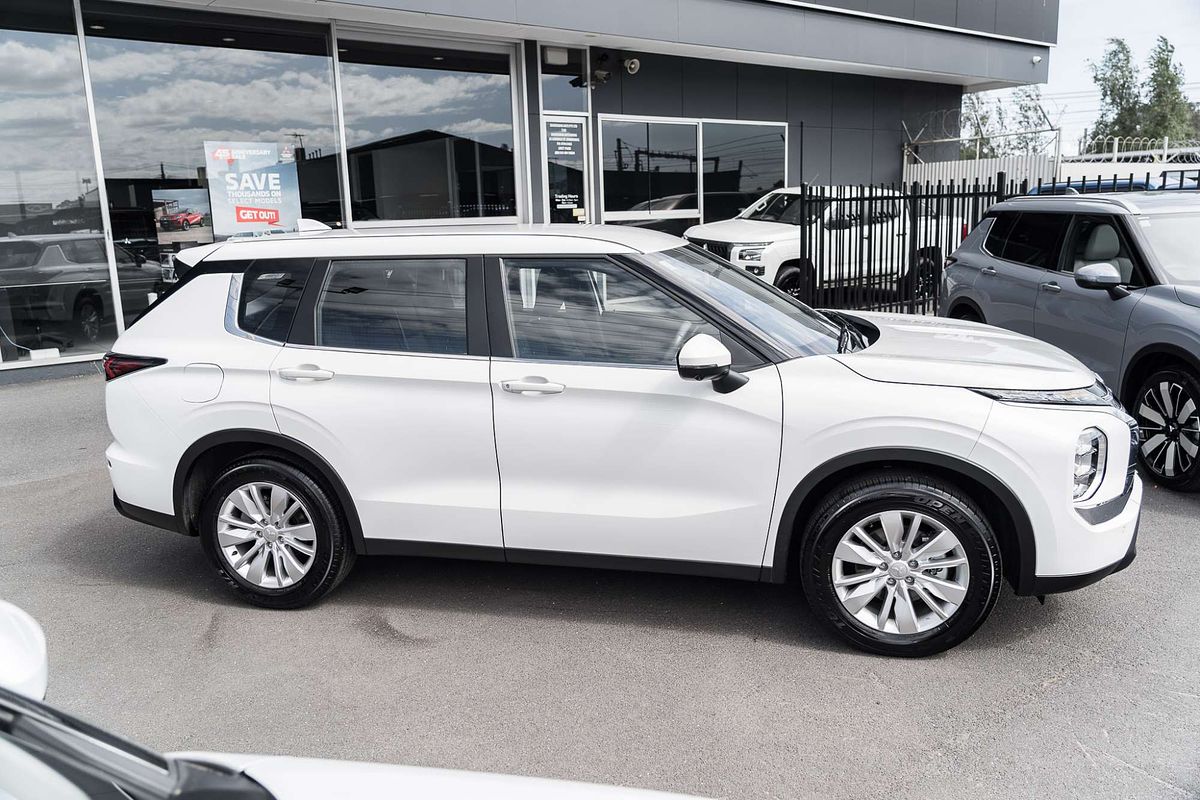 2025 Mitsubishi Outlander ES ZM