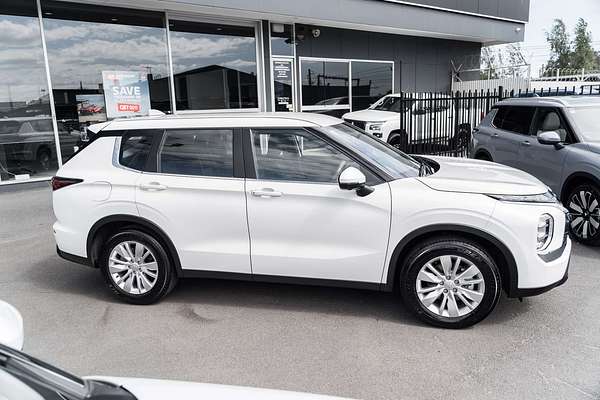 2025 Mitsubishi Outlander ES ZM