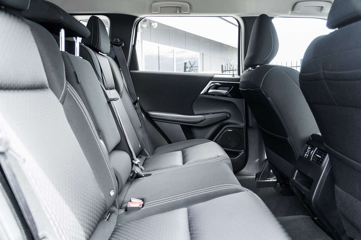 2025 Mitsubishi Outlander ES ZM