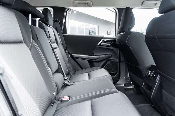 2025 Mitsubishi Outlander ES ZM