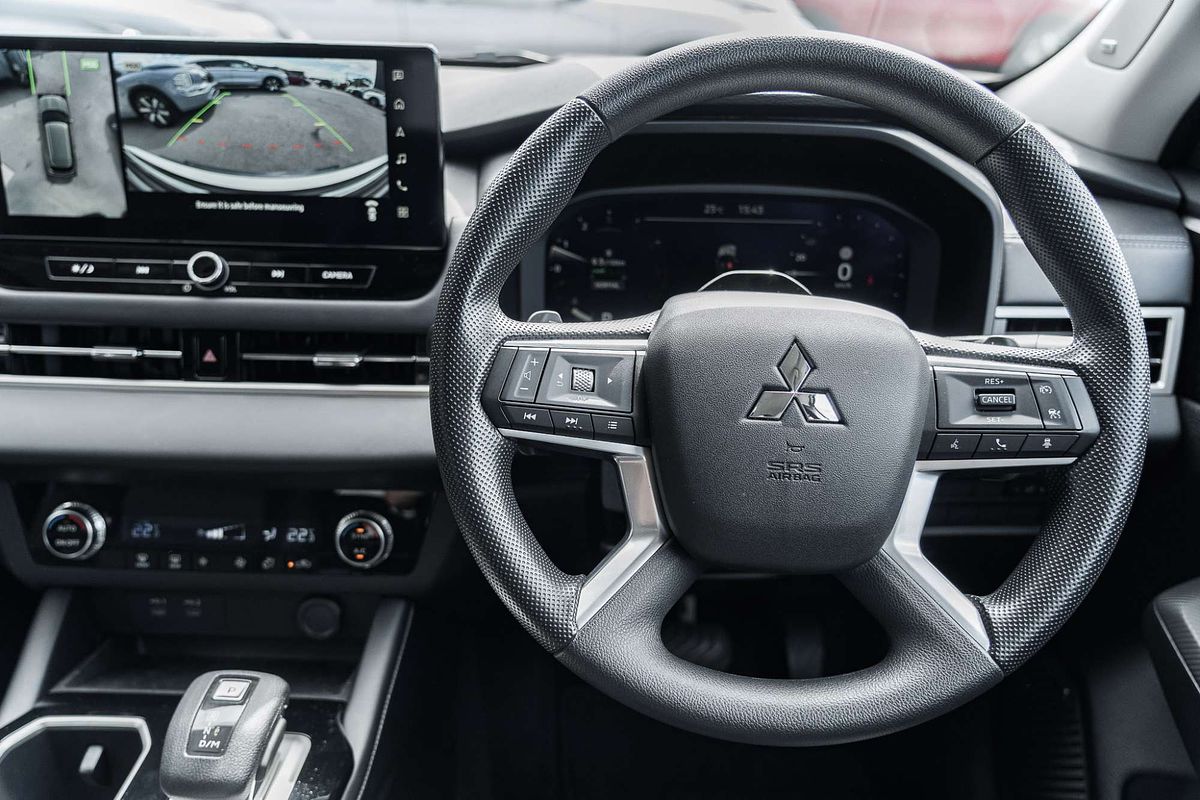 2025 Mitsubishi Outlander ES ZM