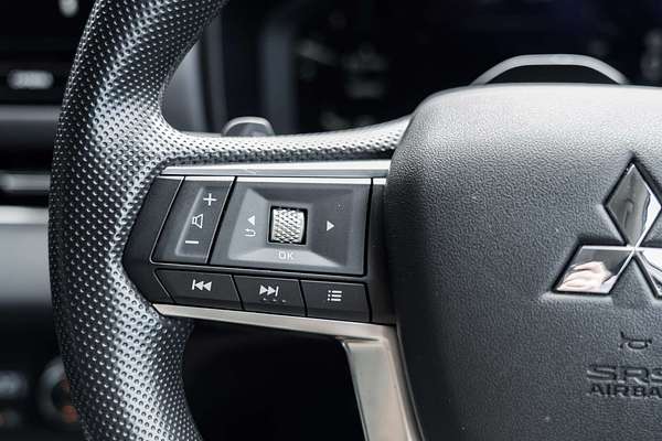 2025 Mitsubishi Outlander ES ZM