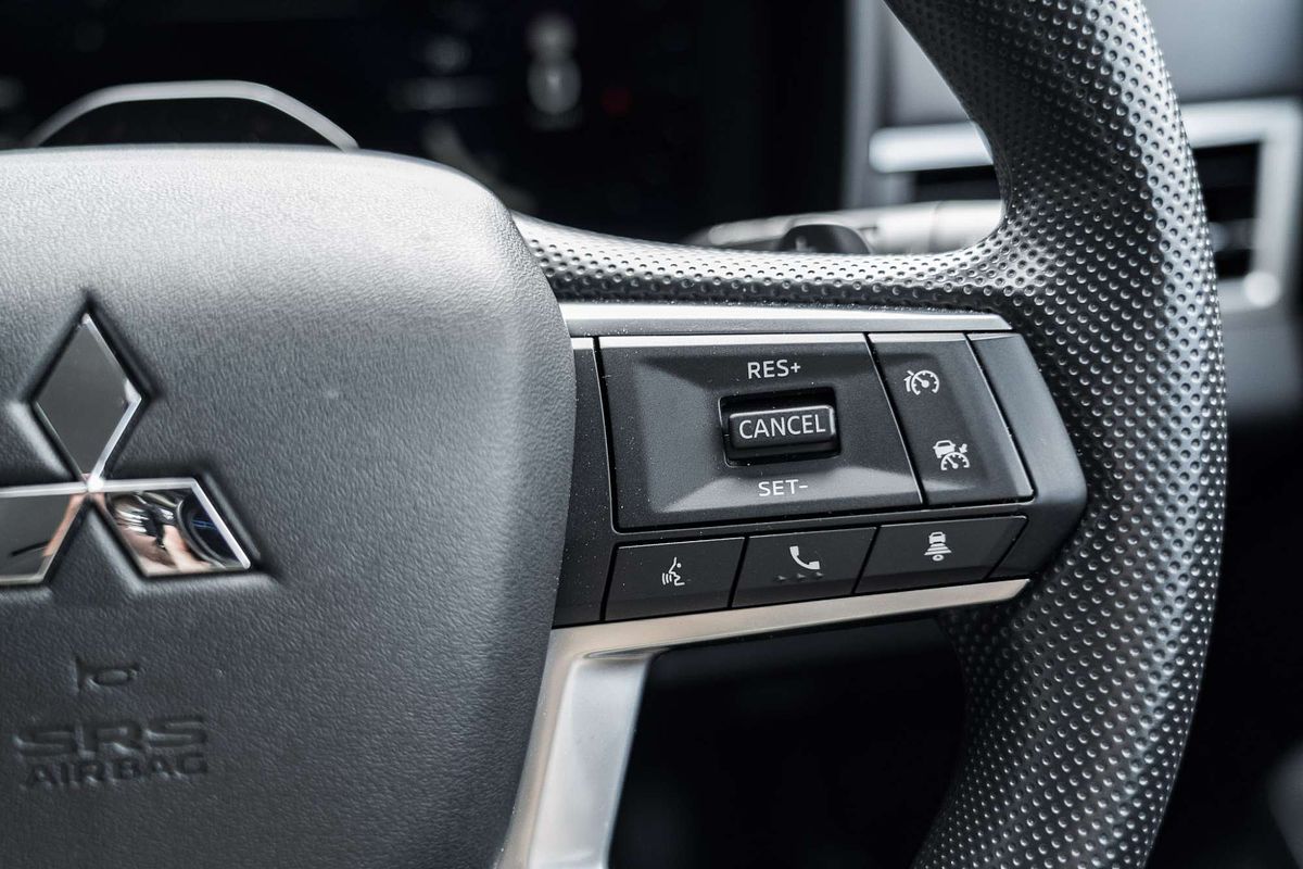 2025 Mitsubishi Outlander ES ZM