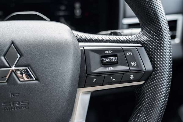 2025 Mitsubishi Outlander ES ZM