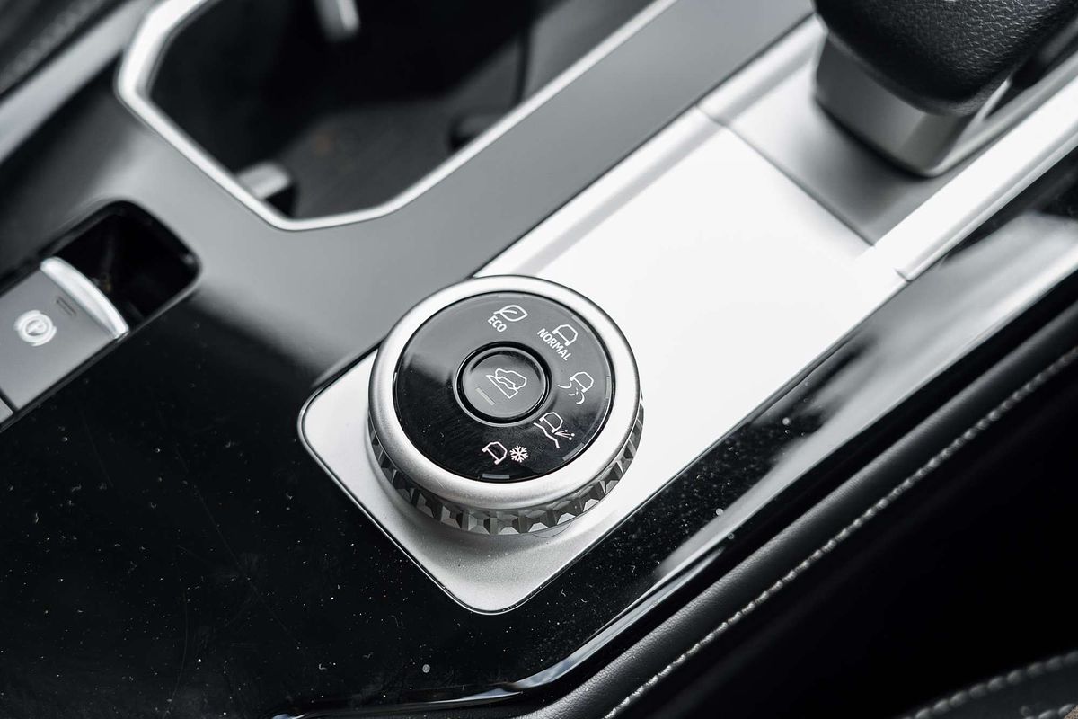 2025 Mitsubishi Outlander ES ZM