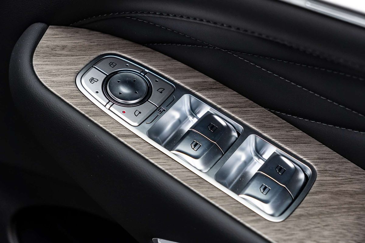 2025 GWM Tank 500 Vanta Hybrid P03