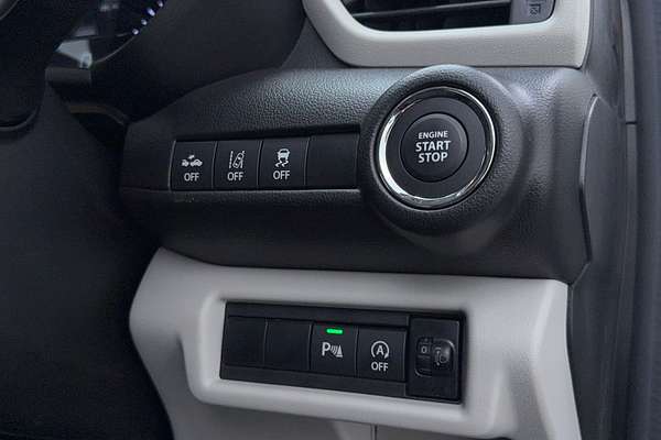 2024 Suzuki Swift Hybrid UZ