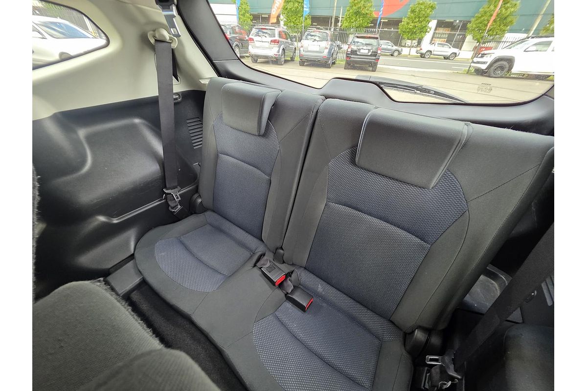 2011 Nissan Dualis +2 ST J10 Series II