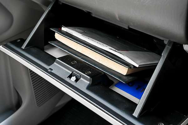 2004 Nissan Patrol ST GU III