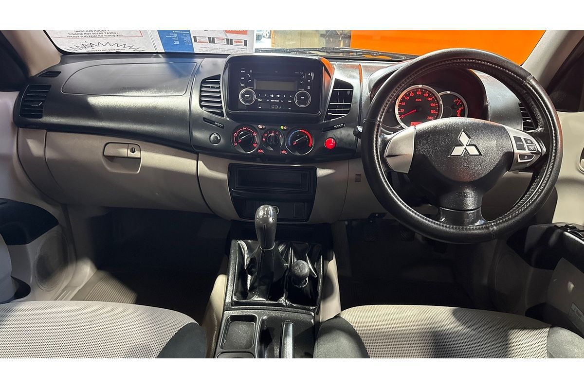 2013 Mitsubishi Triton GLX MN 4X4