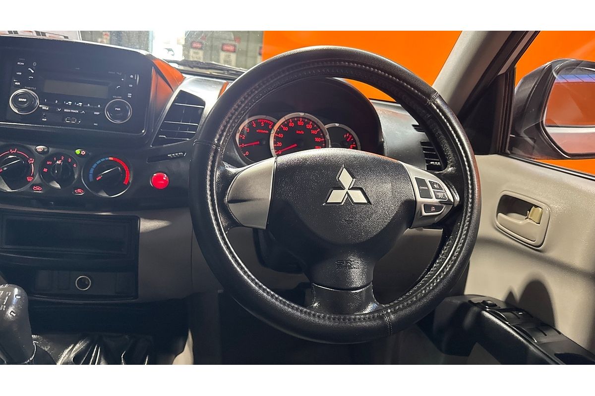 2013 Mitsubishi Triton GLX MN 4X4