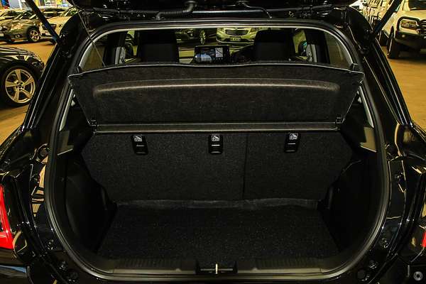 2025 Suzuki Swift Hybrid GLX UZ