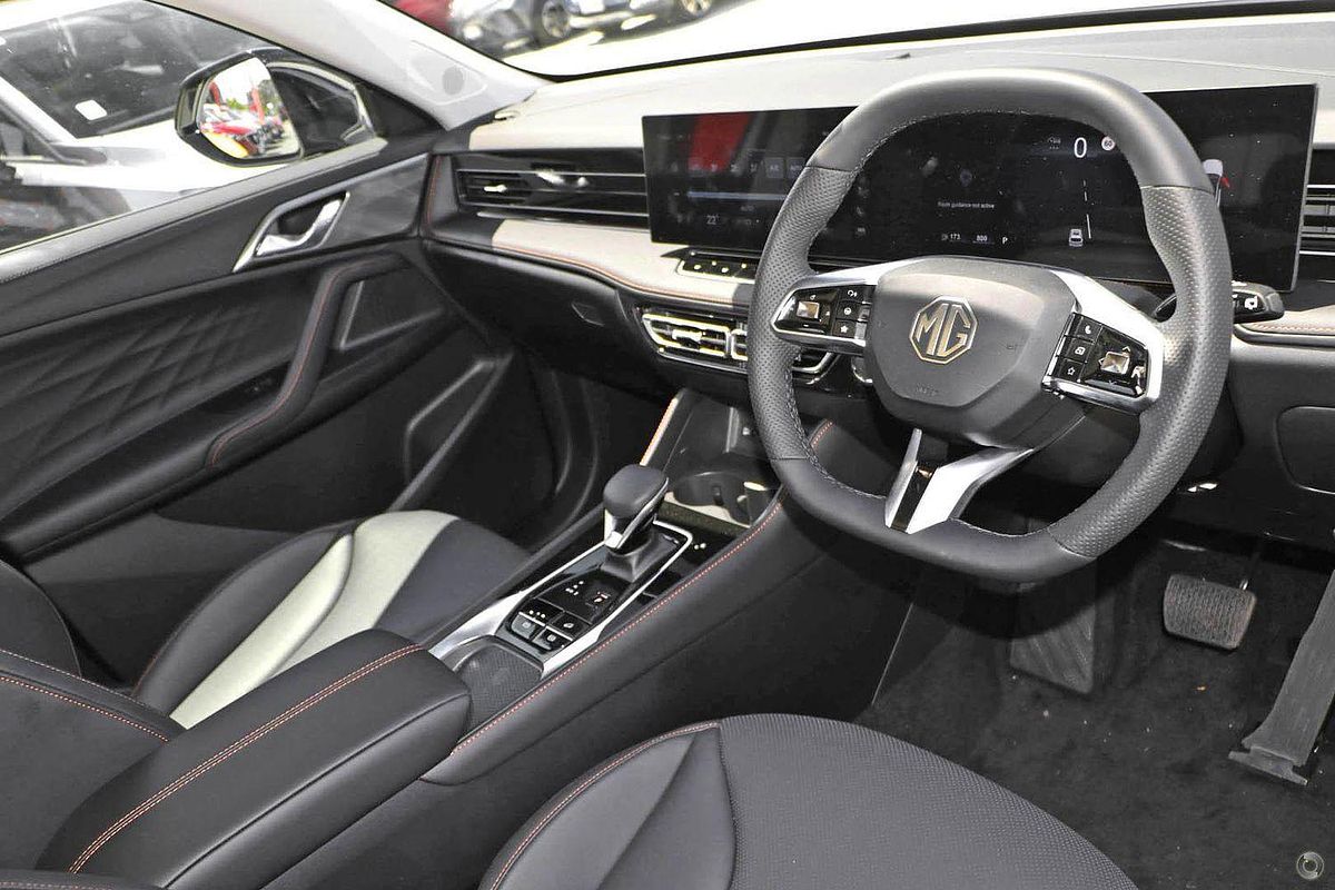 2025 MG HS Essence AS33