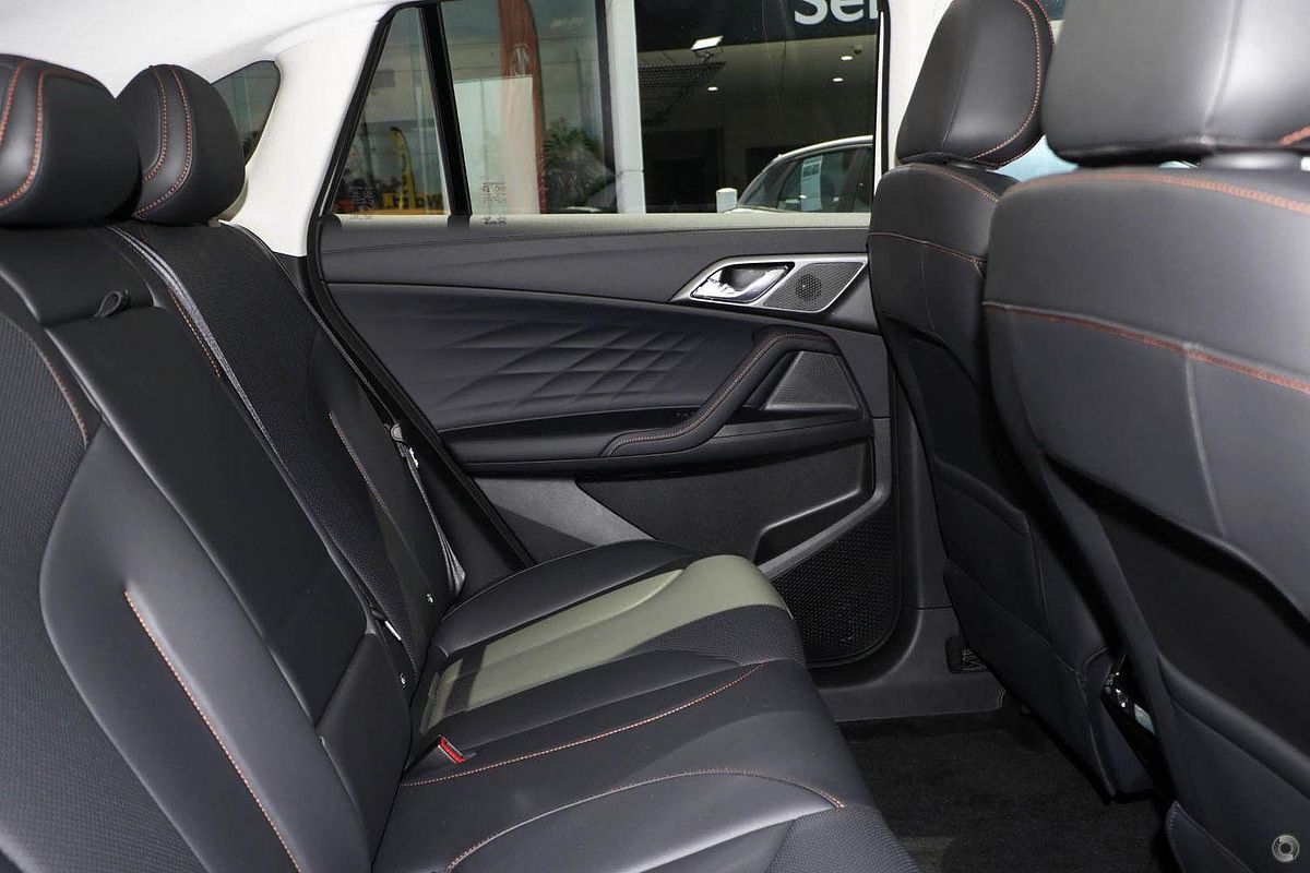 2025 MG HS Essence AS33