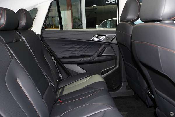 2025 MG HS Essence AS33