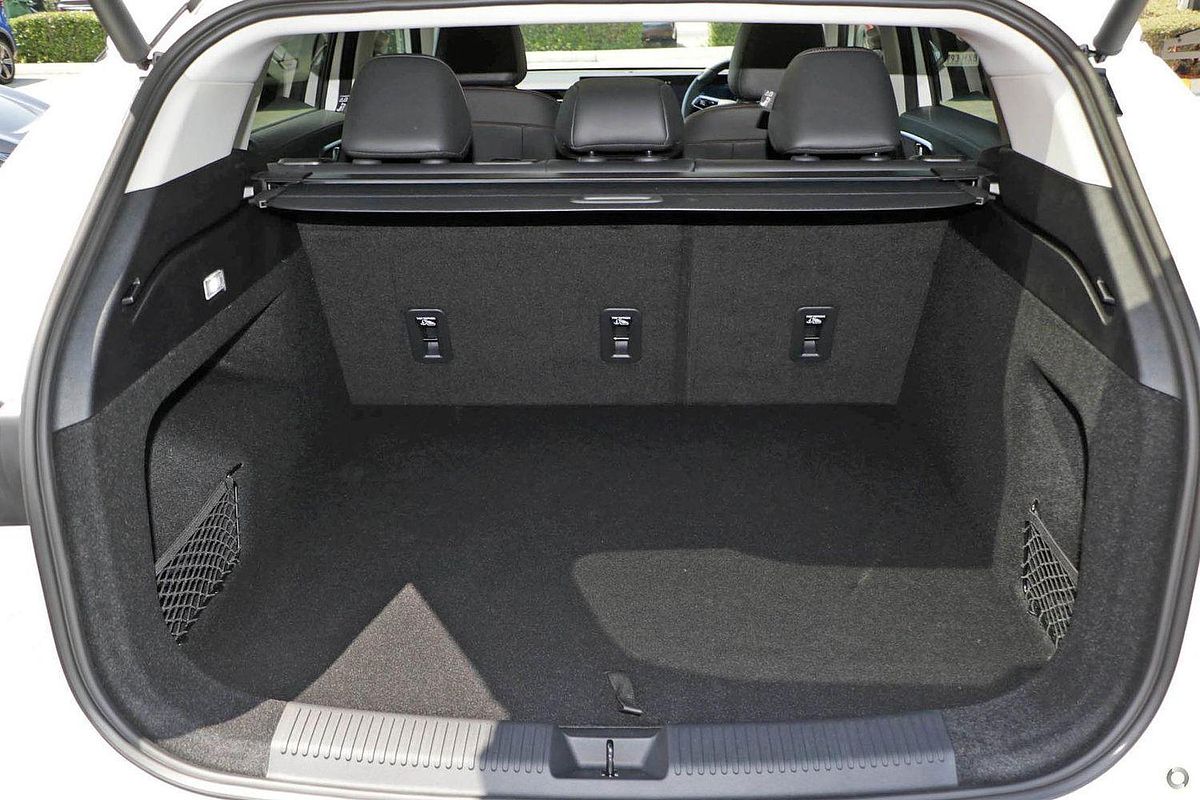 2025 MG HS Essence AS33