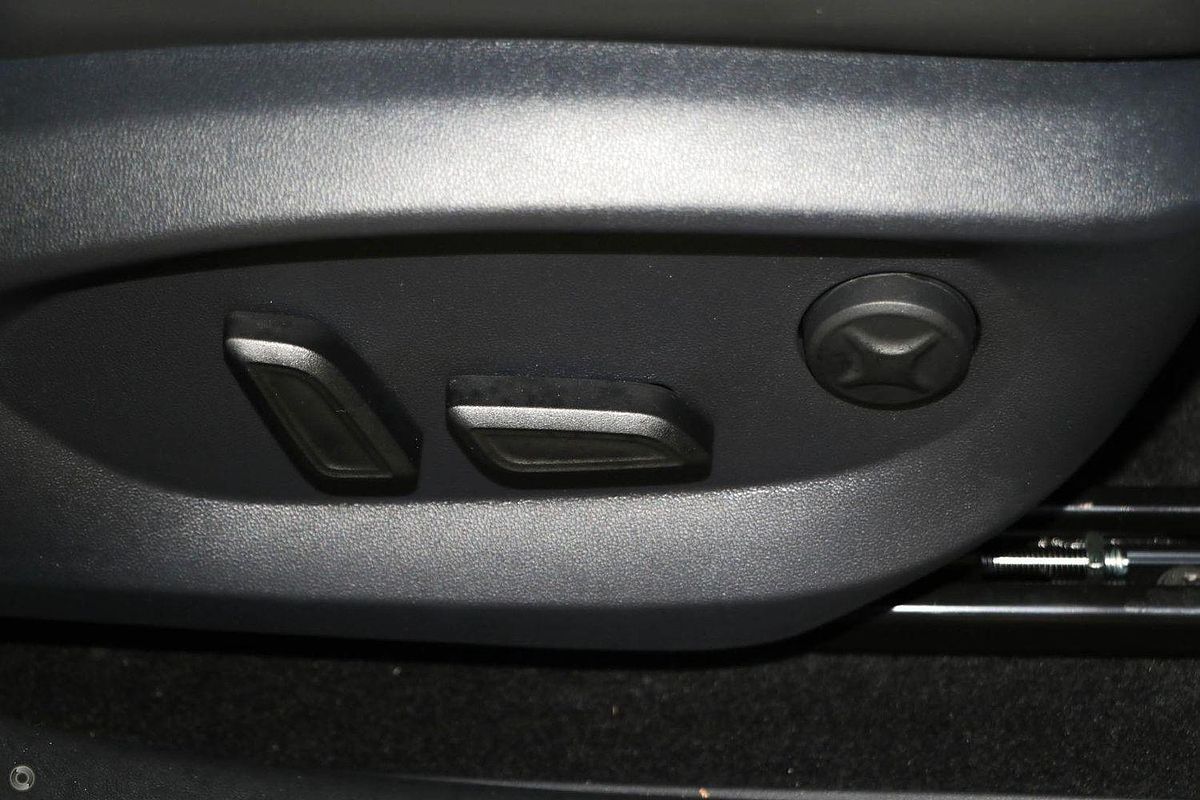 2025 MG HS Essence AS33