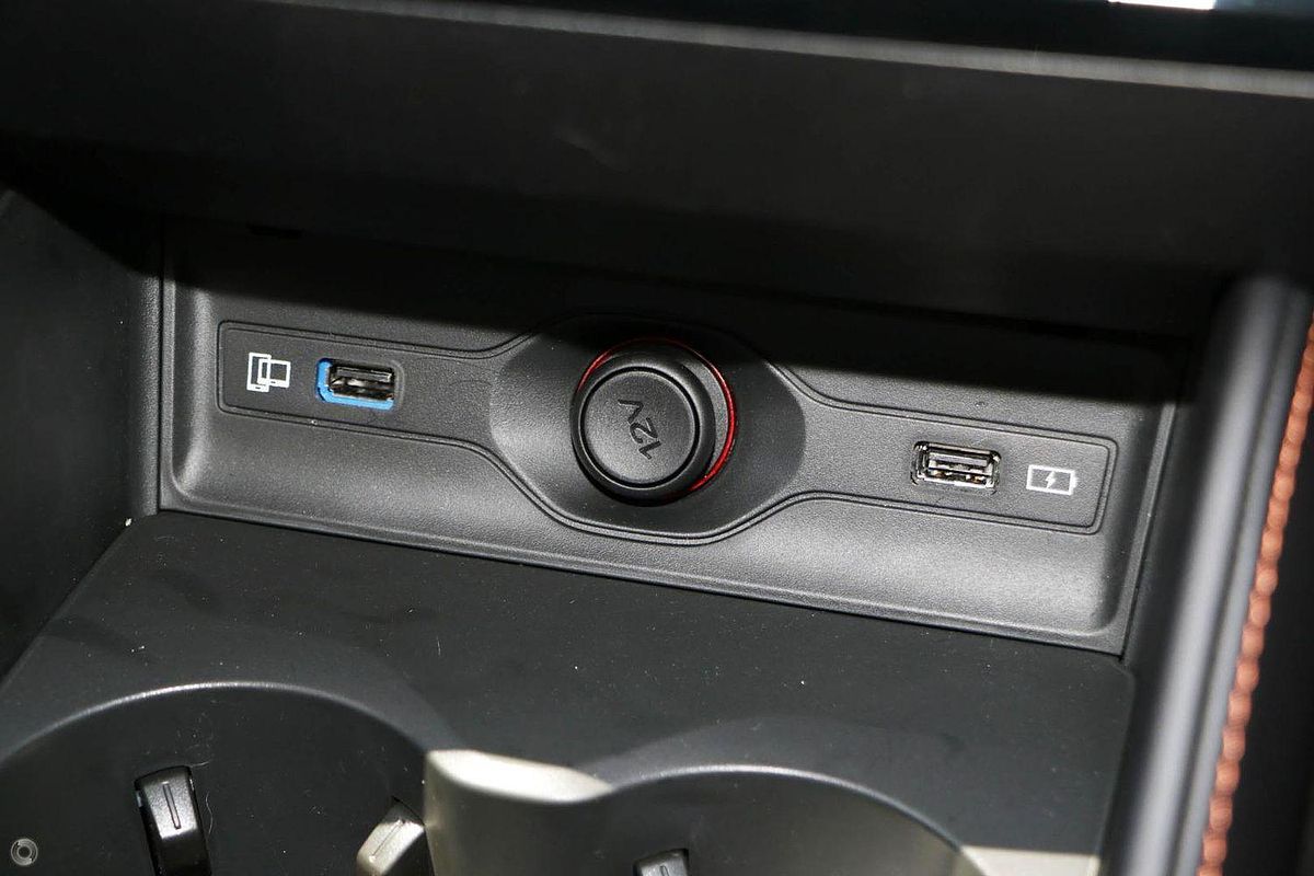 2025 MG HS Essence AS33