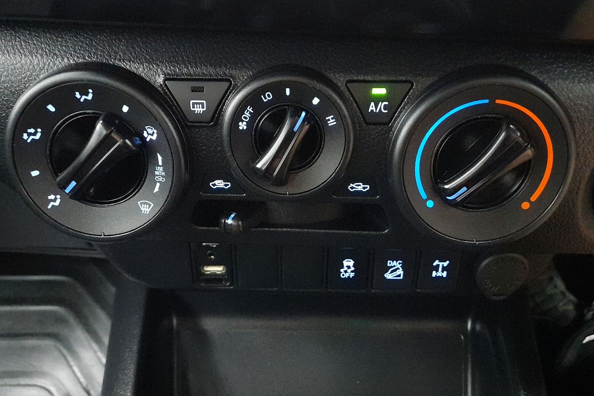 2018 Toyota Hilux SR GUN126R 4X4