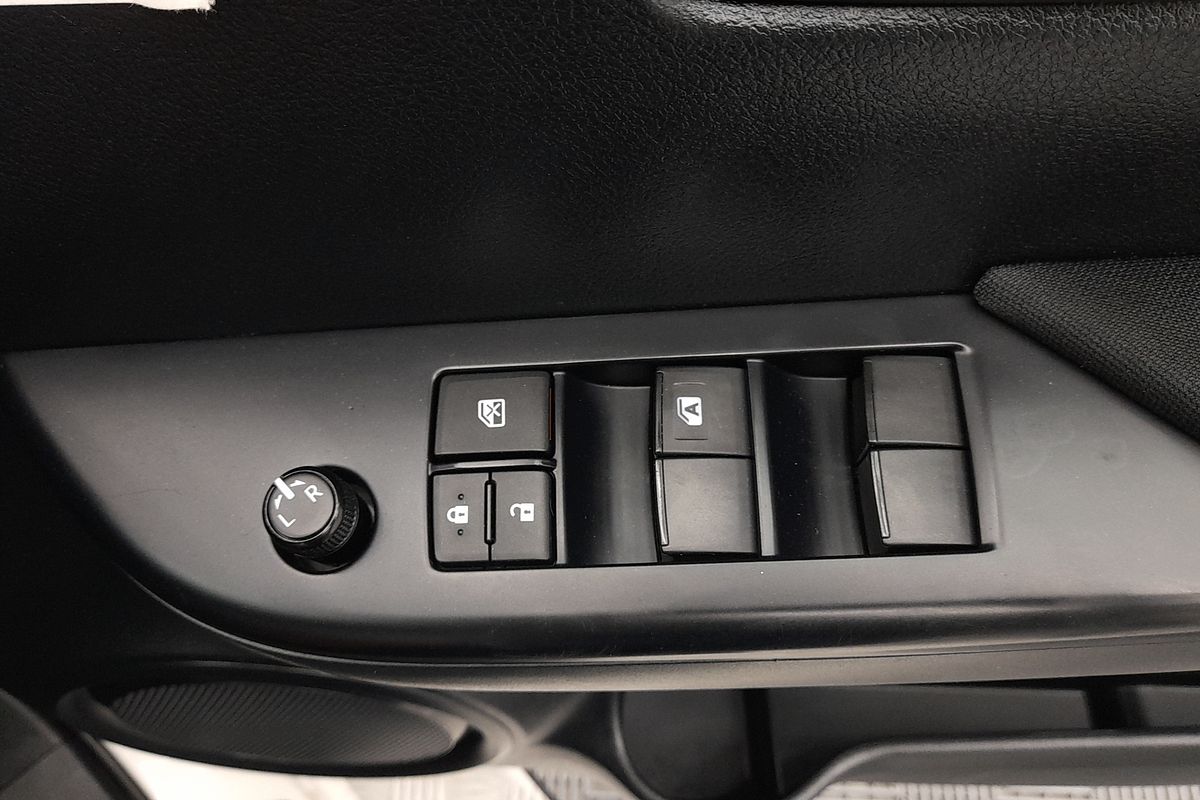 2018 Toyota Hilux SR GUN126R 4X4