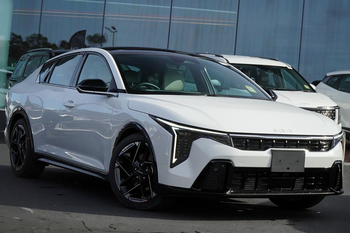 2025 Kia K4 GT-Line CL4m