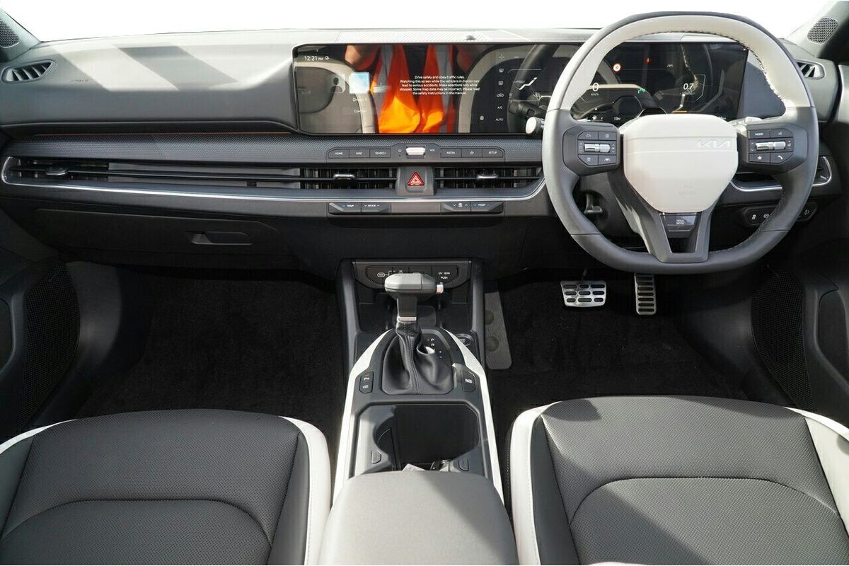 2025 Kia K4 GT-Line CL4m