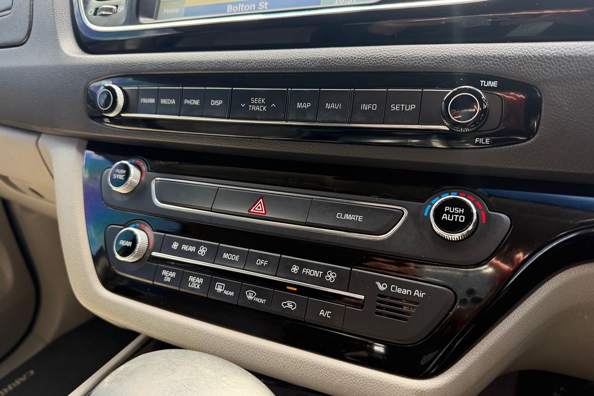 2017 Kia Carnival Platinum YP