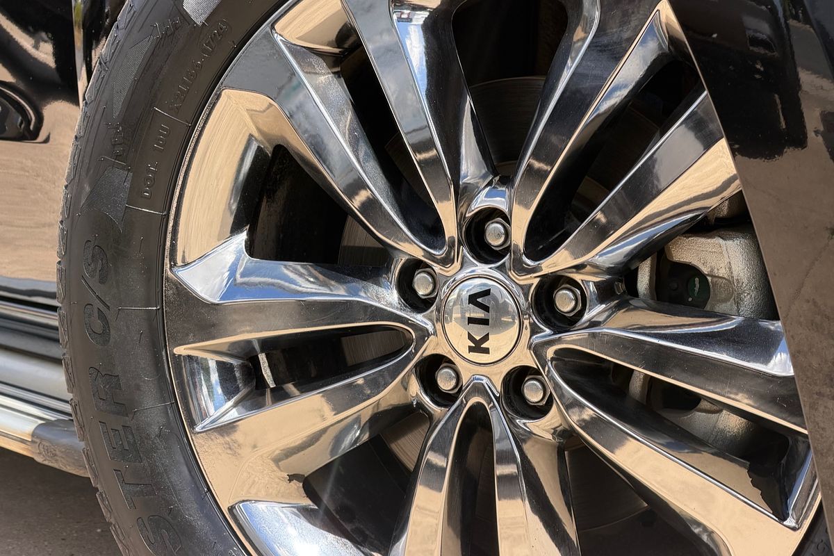 2017 Kia Carnival Platinum YP